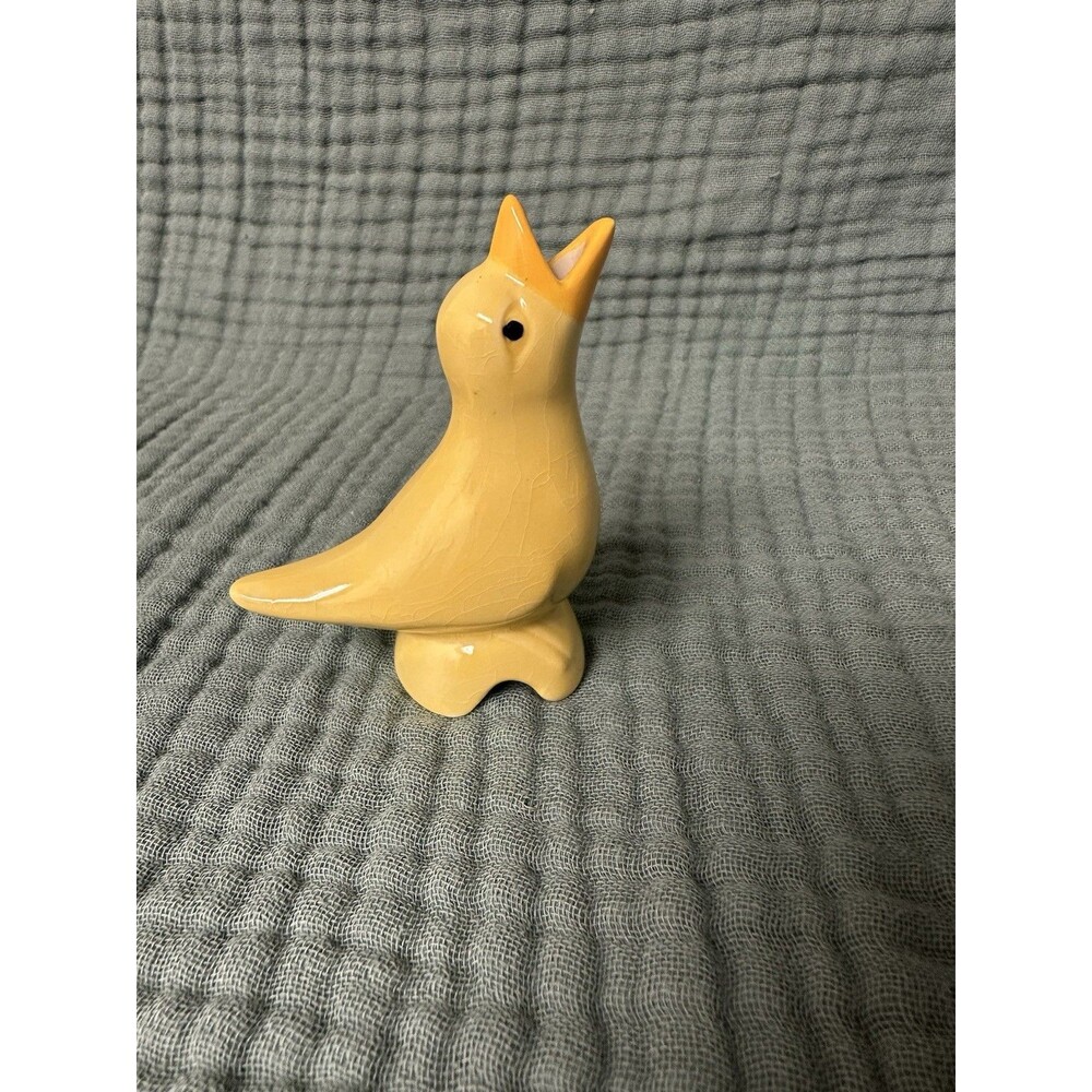 Yellow Ceramic Pie Bird mid-century Figurine Glazed Glossy Small vent